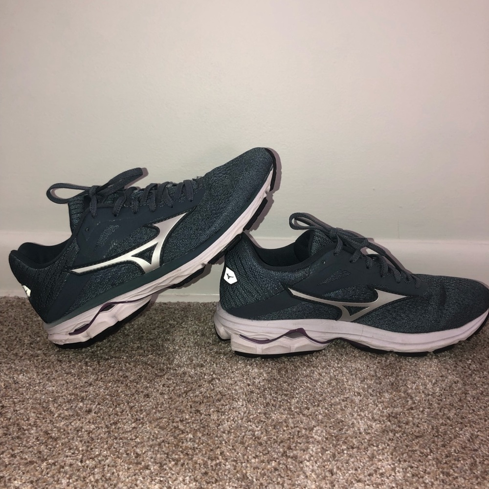 Brooks Wave Rider 23; Size 7.5.